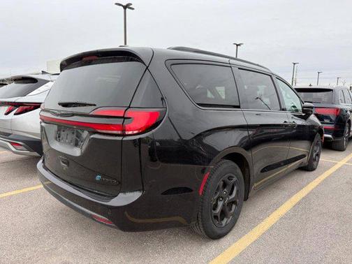 2024 Chrysler Pacifica Hybrid Premium S Appearance Pkg
