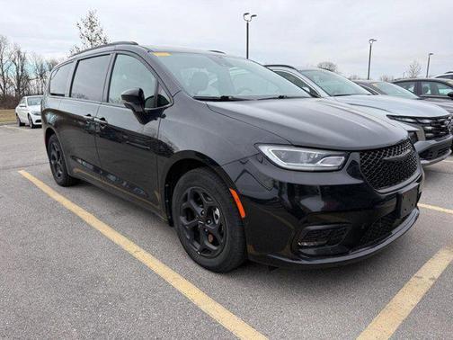 2024 Chrysler Pacifica Hybrid Premium S Appearance Pkg