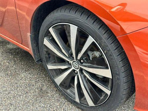 Sunset Drift Chromaflair 2021 Nissan Altima SR FWD