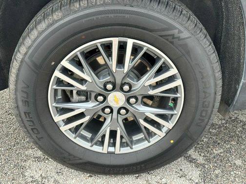 Sterling Gray Metallic 2025 Chevrolet Traverse LT