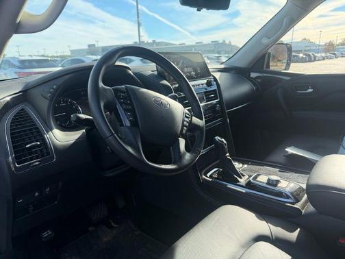 2022 INFINITI QX80 Luxe