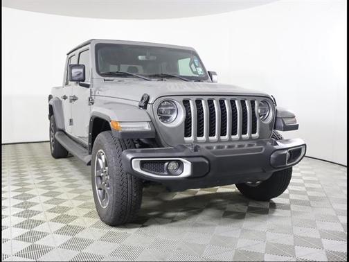 Sting-Gray Clearcoat 2022 Jeep Gladiator Overland