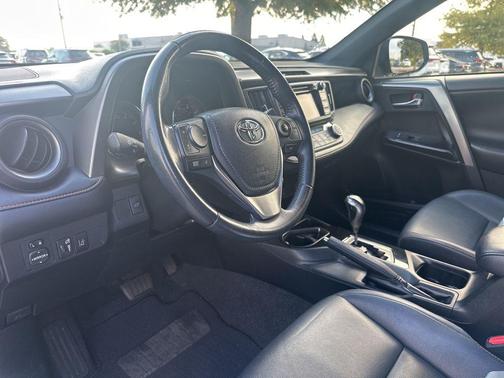 2017 Toyota RAV4 SE