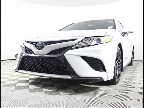 Wind Chill Pearl 2020 Toyota Camry XSE