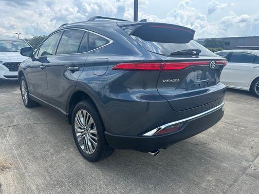 2022 Toyota Venza XLE