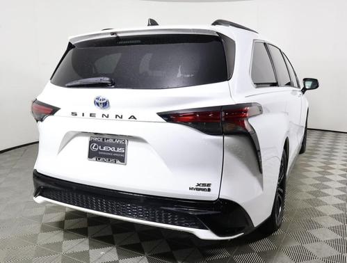 2021 Toyota Sienna XSE 7 Passenger