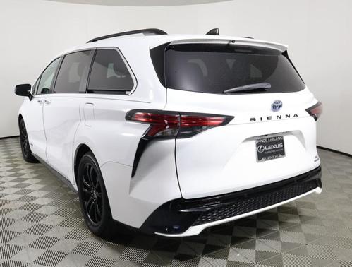 2021 Toyota Sienna XSE 7 Passenger