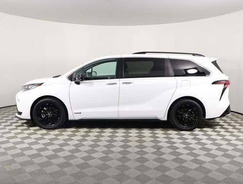 2021 Toyota Sienna XSE 7 Passenger