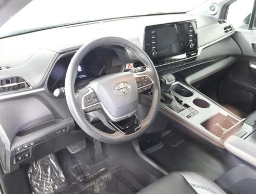 2021 Toyota Sienna XSE 7 Passenger