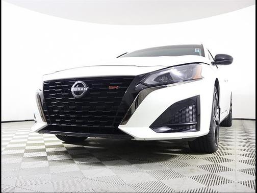 Pearl White Tricoat 2024 Nissan Altima SR FWD