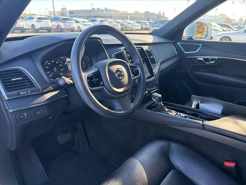 2020 Volvo XC90 T5 Momentum