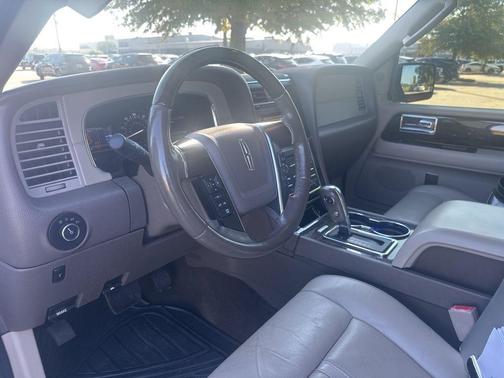 2016 Lincoln Navigator Select