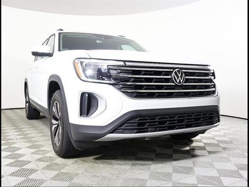 Pure White 2024 Volkswagen Atlas 2.0T SE