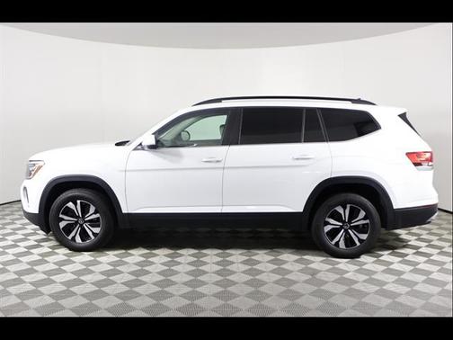 Pure White 2024 Volkswagen Atlas 2.0T SE