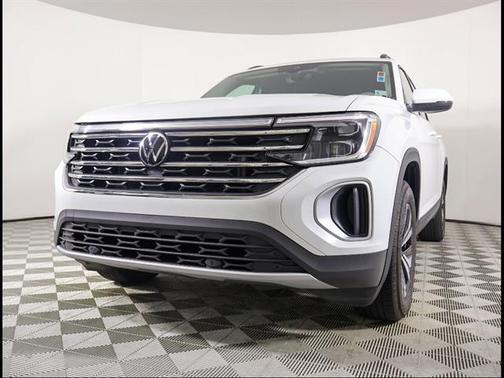 Pure White 2024 Volkswagen Atlas 2.0T SE