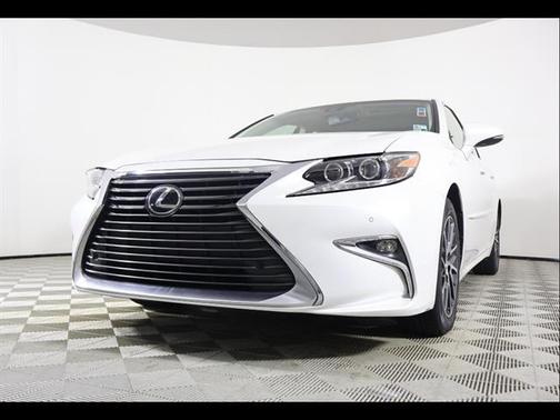 Eminent White Pearl 2016 Lexus ES 350 Base