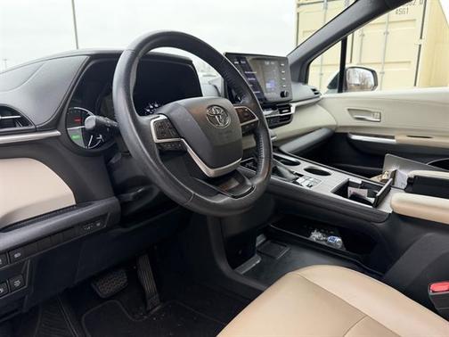 2021 Toyota Sienna XLE 8 Passenger