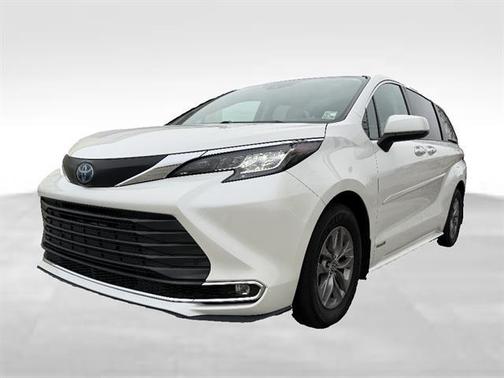 2021 Toyota Sienna XLE 8 Passenger