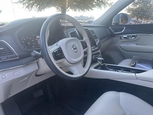 2020 Volvo XC90 T5 Momentum