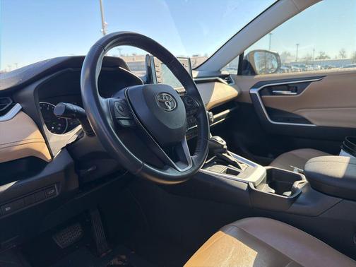 2020 Toyota RAV4 XLE Premium