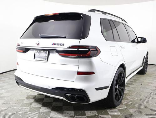 2023 BMW X7 M60i