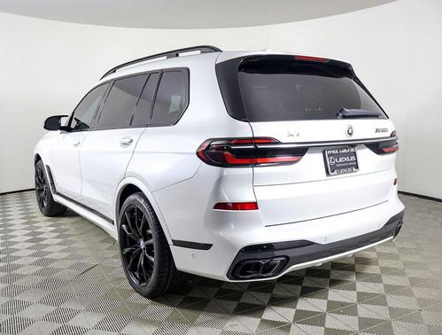 2023 BMW X7 M60i