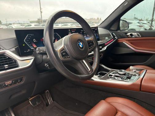2023 BMW X7 M60i