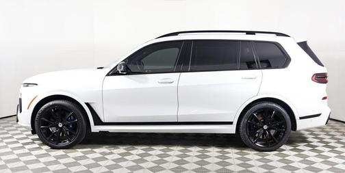 2023 BMW X7 M60i