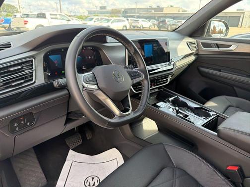 2025 Volkswagen Atlas Cross Sport 2.0T SE w/Technology