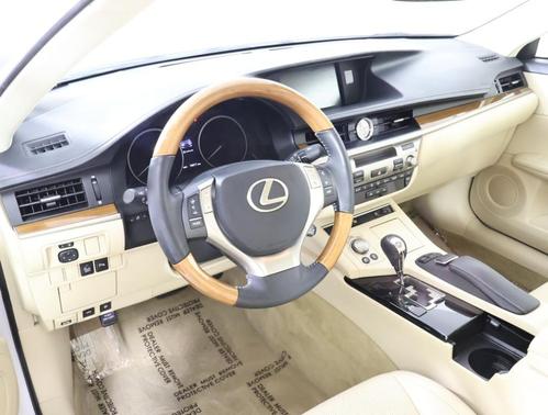 2014 Lexus ES 300h Base