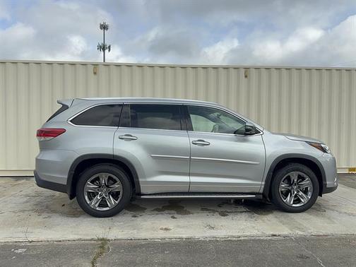 Celestial Silver Metallic 2019 Toyota Highlander Limited Platinum