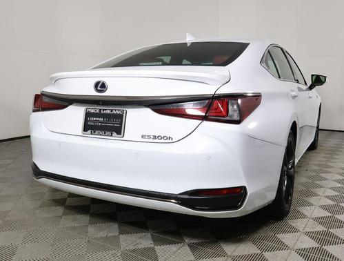 2022 Lexus ES 300h F SPORT