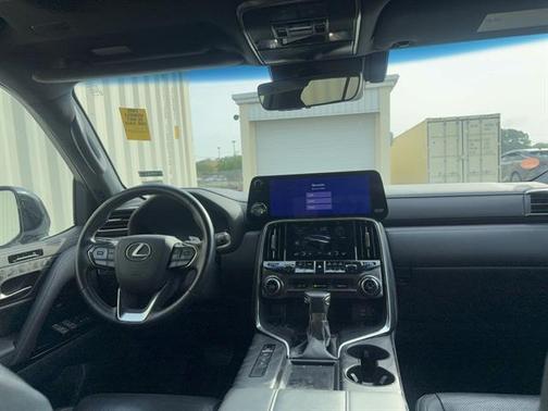 Eminent White Pearl 2022 Lexus LX 600 Premium