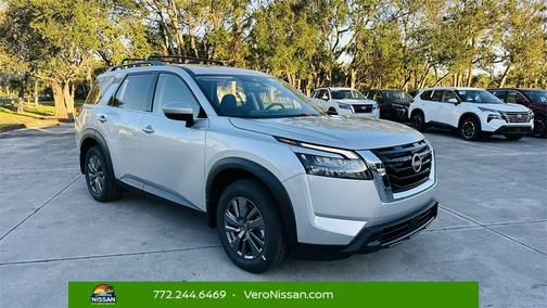 2025 Nissan Pathfinder SV