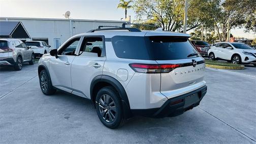2025 Nissan Pathfinder SV