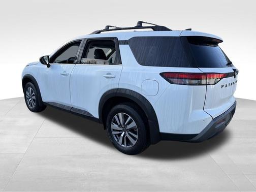 Everest White P 2026 Nissan Pathfinder SL