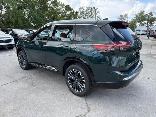 Obsidian Green 2026 Nissan Rogue Platinum