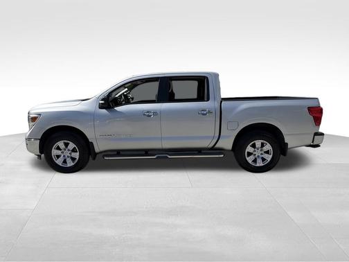 Brilliant Silver Metallic 2018 Nissan Titan SV