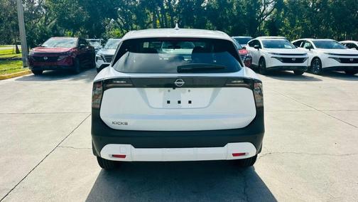 2025 Nissan Kicks SV