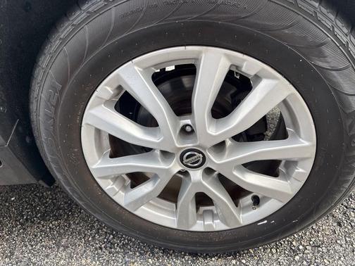 Brilliant Silver 2018 Nissan Rogue SV