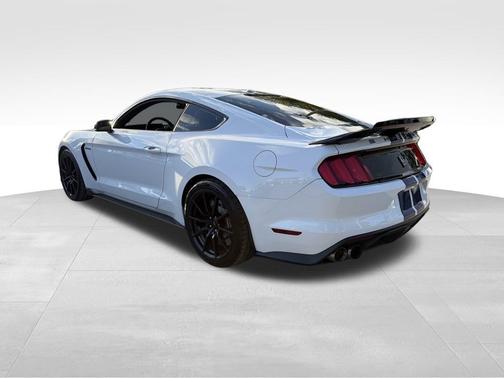 2016 Ford Shelby GT350 Base