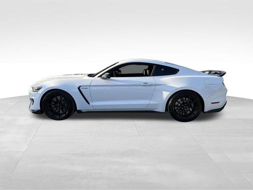 2016 Ford Shelby GT350 Base