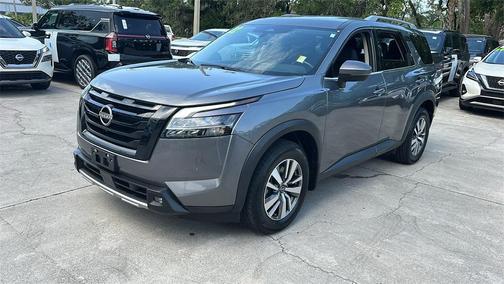2022 Nissan Pathfinder SL