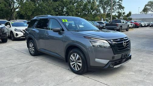 2022 Nissan Pathfinder SL