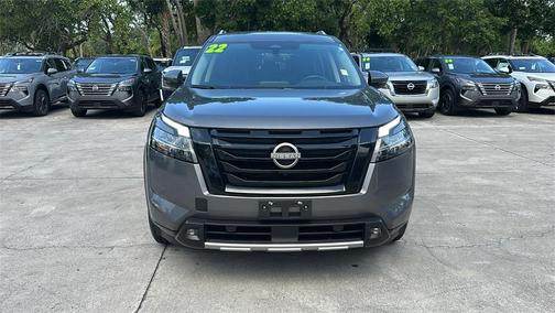 2022 Nissan Pathfinder SL