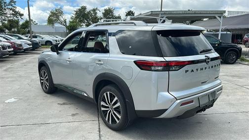 2025 Nissan Pathfinder Platinum