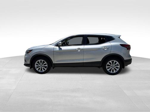 Brilliant Silver Metallic 2022 Nissan Rogue Sport S