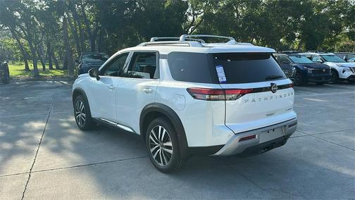 2025 Nissan Pathfinder Platinum