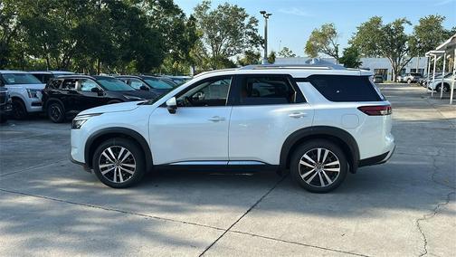 2025 Nissan Pathfinder Platinum