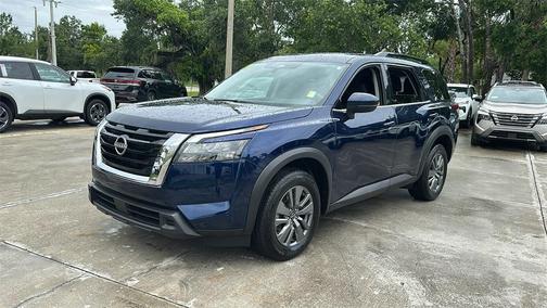 2024 Nissan Pathfinder SV